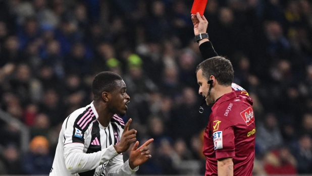 Minacce di morte dopo il rosso a Kalulu: La Penna presenta una denuncia, indagine aperta 1 Minacce di morte dopo il rosso a Kalulu: La Penna presenta una denuncia, indagine aperta