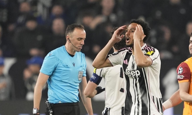 Il fallo di Kelly era da rosso? Ecco perché è intervenuto il Var nell'episodio chiave di Juve-Gala 1 Il fallo di Kelly era da rosso? Ecco perché è intervenuto il Var nell'episodio chiave di Juve-Gala