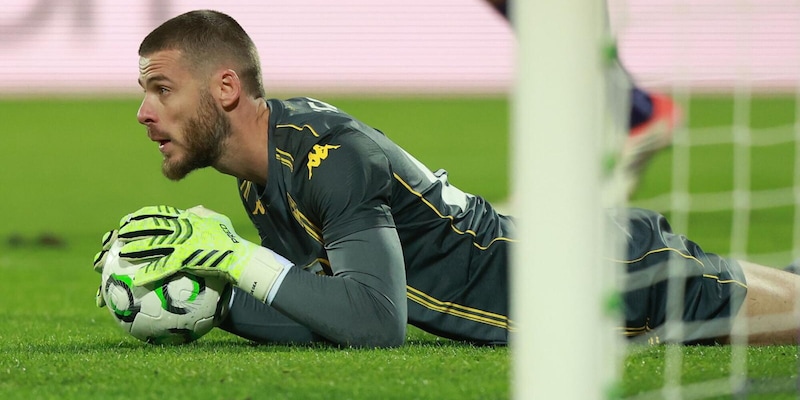 Fiorentina, De Gea nel mirino dei tifosi sui social: critiche durissime, possibile addio a fine stagione 1 Fiorentina, De Gea nel mirino dei tifosi sui social: critiche durissime, possibile addio a fine stagione