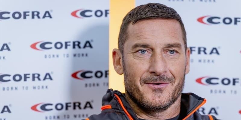 Totti testimonial di un nuovo brand: la scelta della sicurezza sul lavoro con Cofra