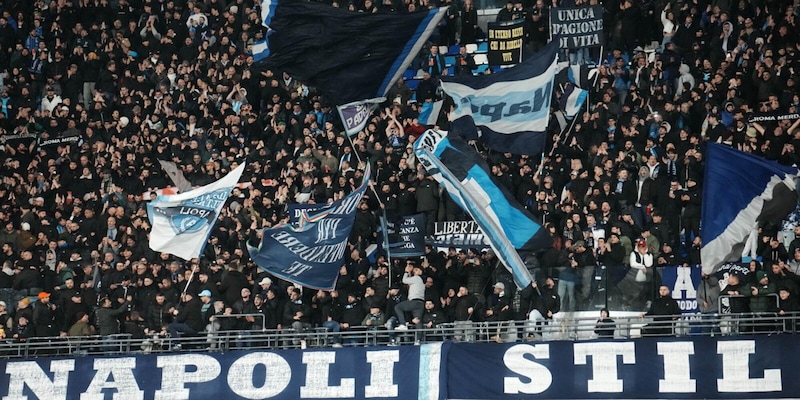 Il Napoli tace e la città urla 1 Il Napoli tace e la città urla