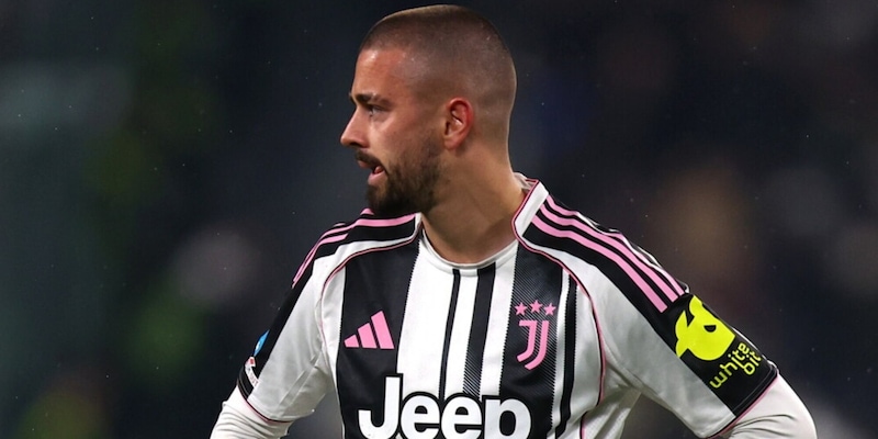 Juve, Zhegrova è uscito dai radar: ai margini anche con il Kosovo, il futuro è in bilico! 1 Juve, Zhegrova è uscito dai radar: ai margini anche con il Kosovo, il futuro è in bilico!