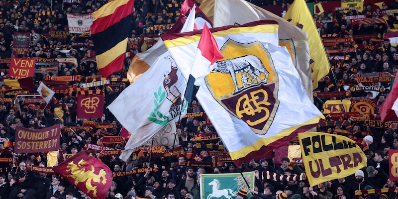 La Roma prepara la coreografia show contro il Bologna: cosa chiede la Curva Sud al resto dello stadio 2 La Roma prepara la coreografia show contro il Bologna: cosa chiede la Curva Sud al resto dello stadio