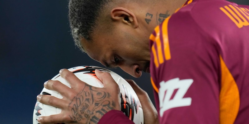 Wesley, confermata la lesione: la Roma lo perde per un mese, quali partite salterà 2 Wesley, confermata la lesione: la Roma lo perde per un mese, quali partite salterà