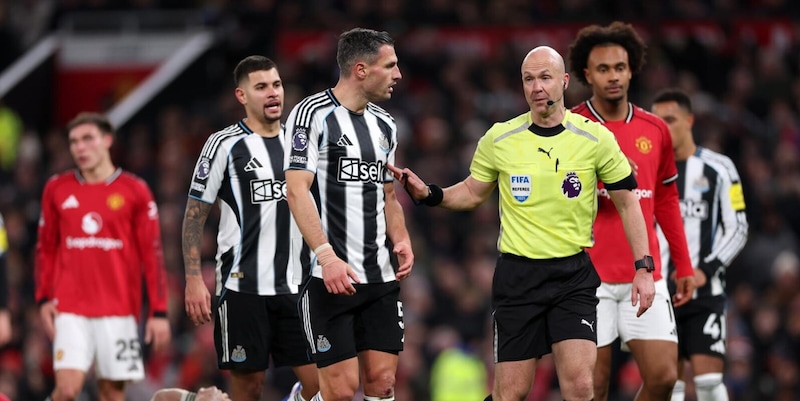 Var, i tifosi inglesi non lo vogliono in Premier League: scatta la polemica 3 Var, i tifosi inglesi non lo vogliono in Premier League: scatta la polemica