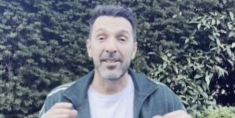 Buffon celebra Neuer per i 40 anni: il messaggio di auguri della leggenda Juve&nbsp;