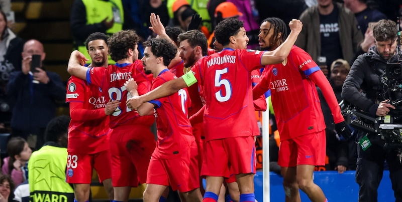 Psg, arriva il favore dalla Ligue 1 e scoppia la polemica: rinviata la sfida col Lens 4 Psg, arriva il favore dalla Ligue 1 e scoppia la polemica: rinviata la sfida col Lens