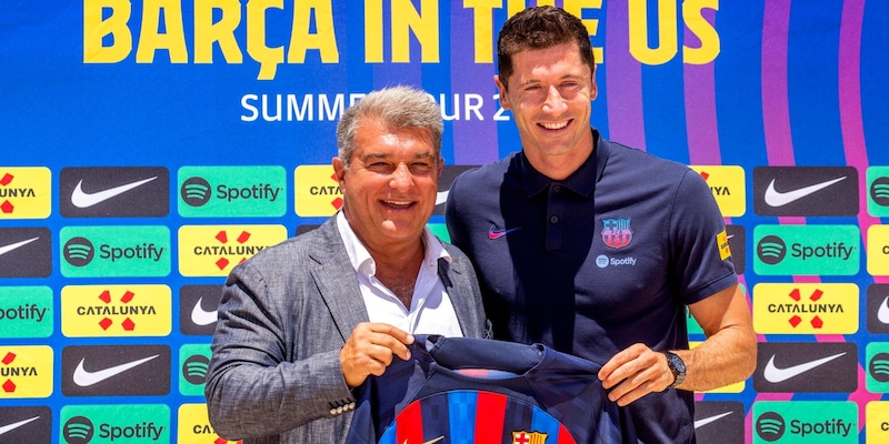 "Pugnalati alle spalle, se c'era Mendes...Vlahovic e Lewandowski, la posizione del Barcellona &egrave; una"