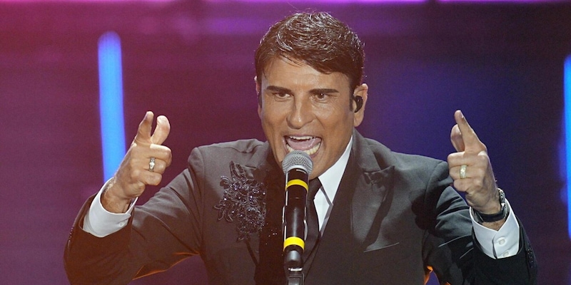 Sal Da Vinci accetta l'invito di De Laurentiis: canter&agrave; prima di Napoli-Torino