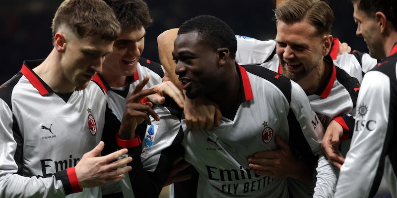 Il Toro cade a San Siro: non basta Simeone, il Milan di Allegri a -5 dall'Inter 4 Il Toro cade a San Siro: non basta Simeone, il Milan di Allegri a -5 dall'Inter