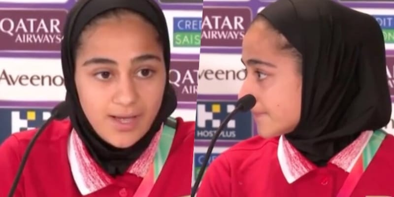 Le lacrime di una calciatrice dell'Iran commuovono il mondo: il racconto di una conferenza storica 2 Le lacrime di una calciatrice dell'Iran commuovono il mondo: il racconto di una conferenza storica