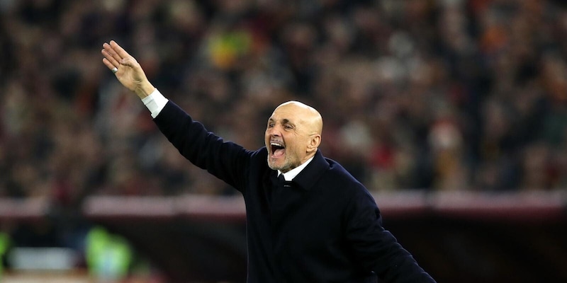 Incredibile all'Olimpico: Spalletti se la prende con la panchina della Roma e lo stadio inneggia a Totti
