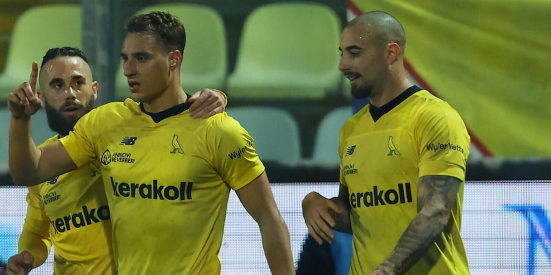 Modena-Spezia 3-0: doppietta di De Luca, giallobl&ugrave; a -2 dal Catanzaro