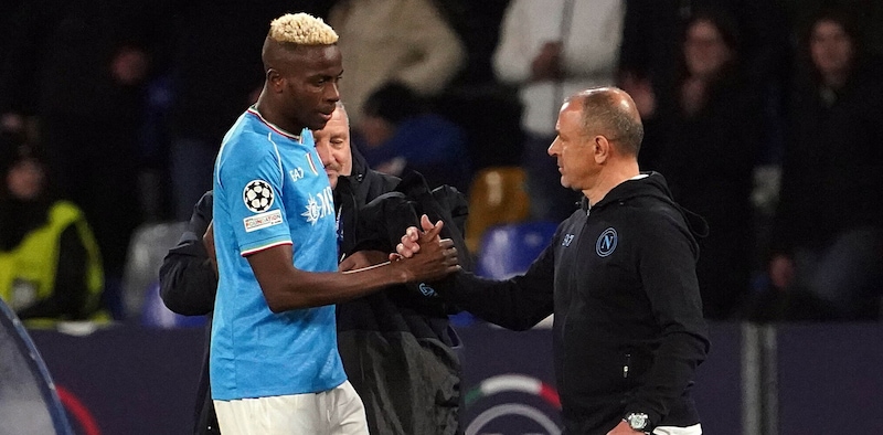 Calzona e i retroscena shock sul Napoli: "Osimhen non si allenava mai, e Kvaratskhelia..." 2 Calzona e i retroscena shock sul Napoli: "Osimhen non si allenava mai, e Kvaratskhelia..."