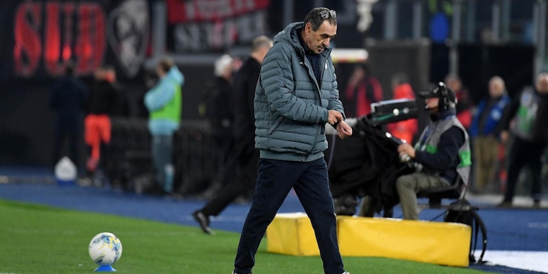Sarri perde la testa per il recupero allungato e viene espulso da Guida