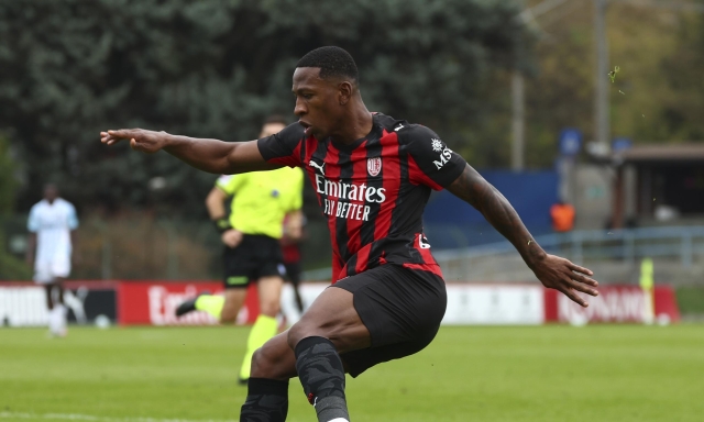 Milan, le ultime verso l'Inter: Estupinan dal 1', De Winter al centro della difesa