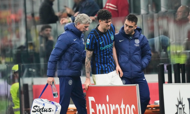 Fischiatissimo e infortunato, il derby da incubo di Bastoni: verrà rivalutato tra 48 ore 2 Fischiatissimo e infortunato, il derby da incubo di Bastoni: verrà rivalutato tra 48 ore