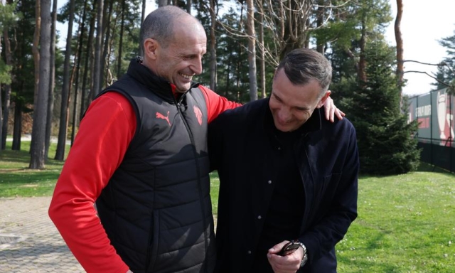 Milan, ti carica Sheva! L'ex bomber ucraino in visita 1 Milan, ti carica Sheva! L'ex bomber ucraino in visita