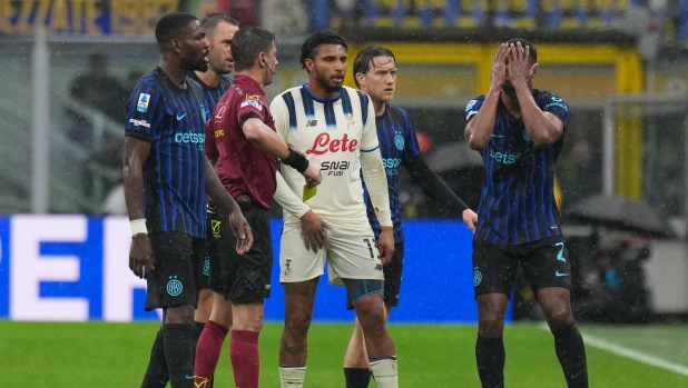 Il contatto Sulemana-Dumfries, Chivu espulso e il rigore reclamato dall'Inter: i 5' folli di San Siro 1 Il contatto Sulemana-Dumfries, Chivu espulso e il rigore reclamato dall'Inter: i 5' folli di San Siro