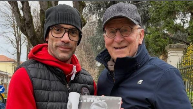 Tanti auguri Trap! Il Giuan festeggia 87 anni firmando autografi e scattando foto coi tifosi 1 Tanti auguri Trap! Il Giuan festeggia 87 anni firmando autografi e scattando foto coi tifosi