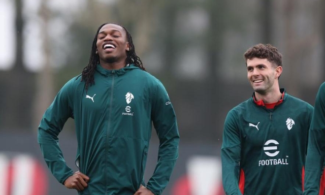 Leao e Pulisic fanno pace: stretta di mano e scuse a Milanello. Cosa si sono detti 1 Leao e Pulisic fanno pace: stretta di mano e scuse a Milanello. Cosa si sono detti