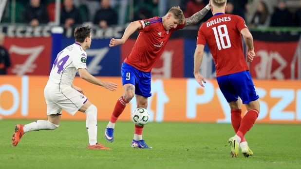 Rakow-Fiorentina, le pagelle: Parisi imprendibile, 7,5. Christensen avventato: 5