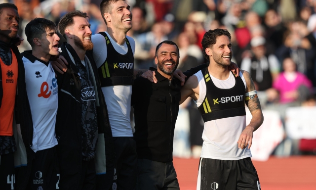 Cesena show alla prima di Ashley Cole. Palermo, festa in 10 all'ultimo assalto 1 Cesena show alla prima di Ashley Cole. Palermo, festa in 10 all'ultimo assalto