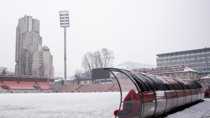 Bosnia-Italia, il meteo non perdona: la neve ricopre lo stadio Bilino Polje di Zenica 2 Bosnia-Italia, il meteo non perdona: la neve ricopre lo stadio Bilino Polje di Zenica