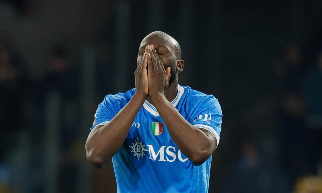 Napoli-Lukaku, è scontro! Big Rom non si presenta, la linea dura del club: cosa succede ora 4 Napoli-Lukaku, è scontro! Big Rom non si presenta, la linea dura del club: cosa succede ora
