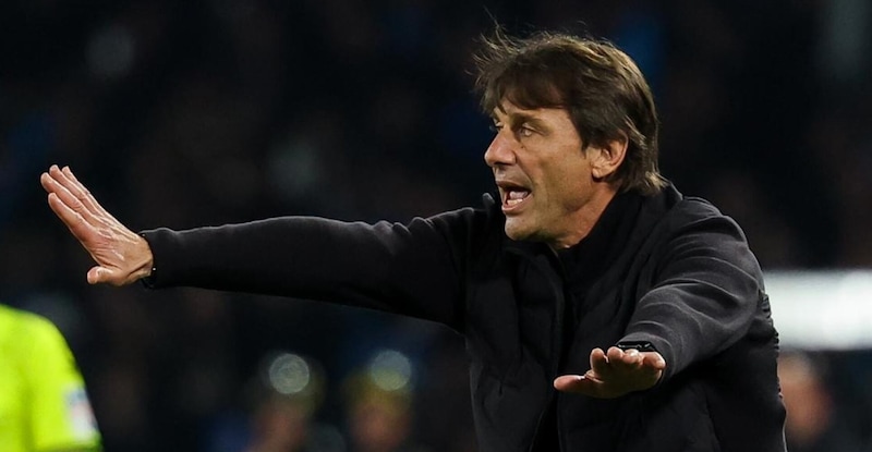 Napoli, l'ha vinta Conte: le mosse che hanno affondato Allegri e il Milan 2 Napoli, l'ha vinta Conte: le mosse che hanno affondato Allegri e il Milan