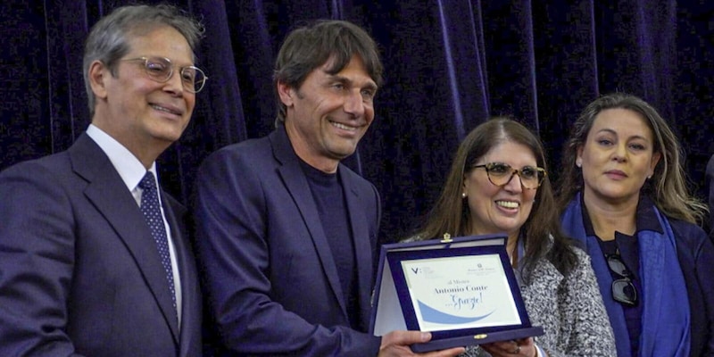 Conte al carcere di Poggioreale: &ldquo;Ma vai in Nazionale?&rdquo;. Lui reagisce cos&igrave;&hellip;