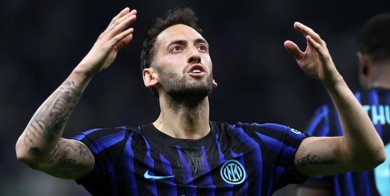 “Calhanoglu al Galatasaray? È concentrato sulla lotta scudetto Inter”: la verità dell’agente spazza via le voci della Turchia 4 “Calhanoglu al Galatasaray? È concentrato sulla lotta scudetto Inter”: la verità dell’agente spazza via le voci della Turchia