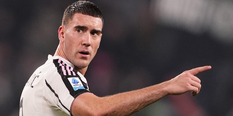 Juve, Vlahovic tiene alte le pretese: alla fine firmerà il contratto 4 Juve, Vlahovic tiene alte le pretese: alla fine firmerà il contratto