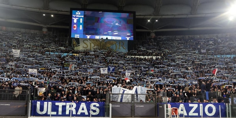 Tifosi della Lazio scatenati per la finale di Coppa Italia: biglietti esauriti in sole 24 ore, cos&igrave; l&rsquo;Olimpico torna pieno
