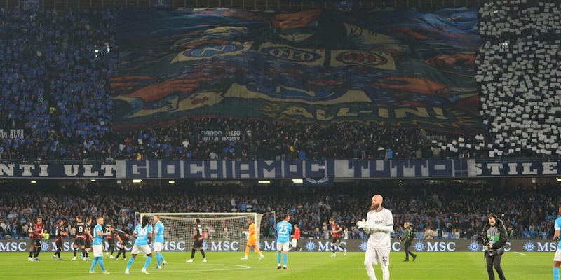 Napoli, un altro sold out: contro la Lazio dell’ex Sarri il Maradona sarà stracolmo 4 Napoli, un altro sold out: contro la Lazio dell’ex Sarri il Maradona sarà stracolmo