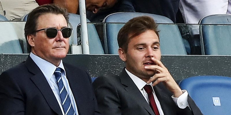 Friedkin irritati e pronti alla rivoluzione. E i giocatori della Roma siglano un patto a Trigoria 4 Friedkin irritati e pronti alla rivoluzione. E i giocatori della Roma siglano un patto a Trigoria