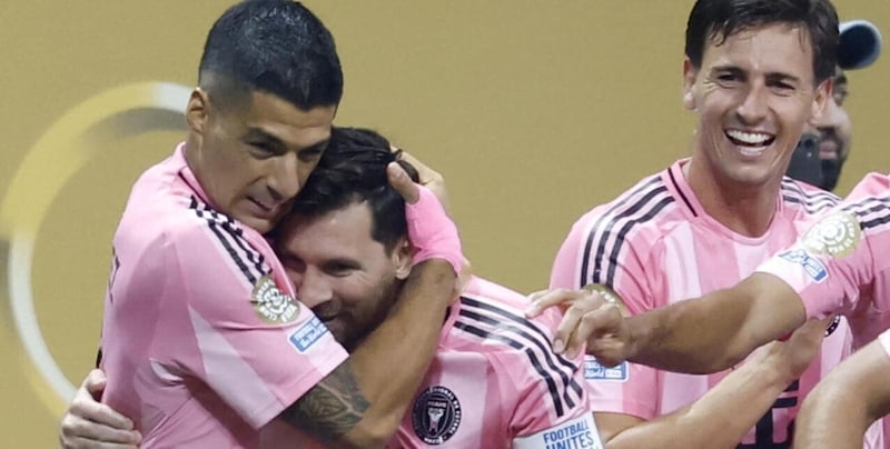 Inter Miami, primo gol nel nuovo stadio per Messi e Suarez 3 Inter Miami, primo gol nel nuovo stadio per Messi e Suarez