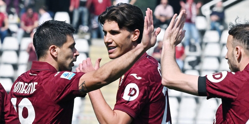 Simeone-Casadei, il Torino affonda il Verona. Al Cagliari basta Esposito, Cremonese ko nello scontro salvezza
