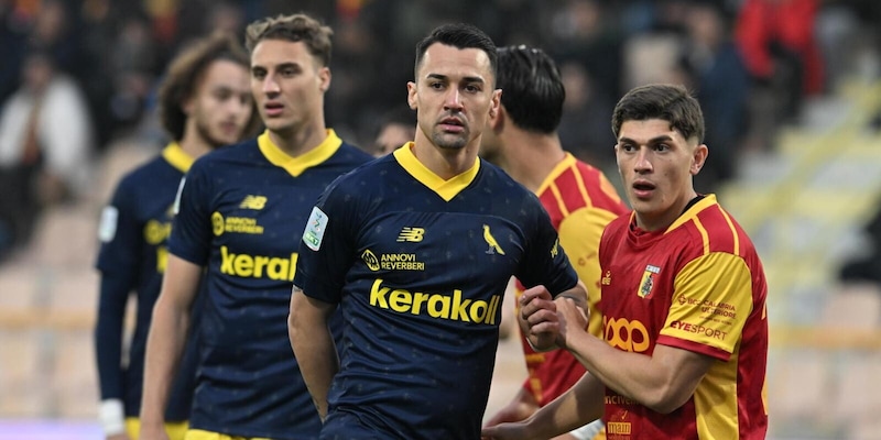 Serie B, Catanzaro-Modena 2-2: pari nel recupero, decide Mendes nel finale 2 Serie B, Catanzaro-Modena 2-2: pari nel recupero, decide Mendes nel finale