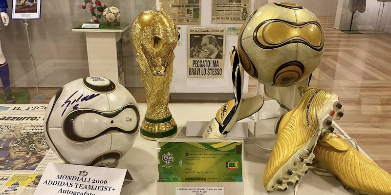 A Napoli la mostra sulla Coppa del Mondo: grande show all'Universit&agrave; Federico II