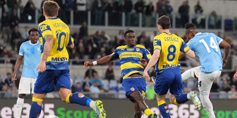 Noslin salva la Lazio nel deserto dell&rsquo;Olimpico: con il Parma finisce 1-1