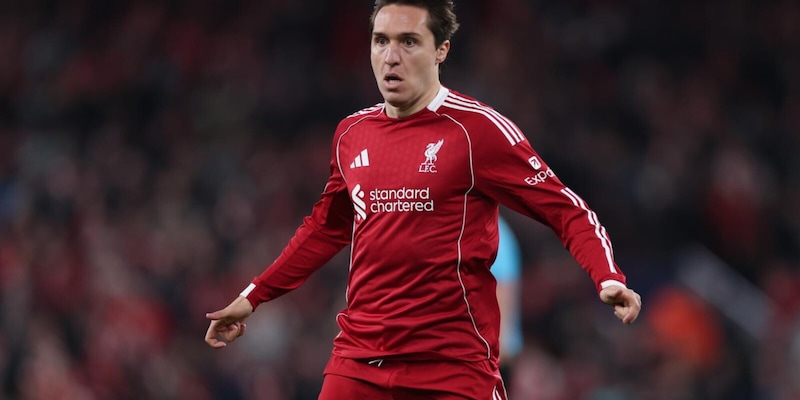 Chiesa torna disponibile per il Liverpool: è bufera sui social dopo le parole di Slot 4 Chiesa torna disponibile per il Liverpool: è bufera sui social dopo le parole di Slot