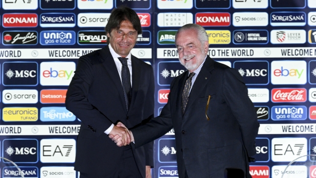 Napoli, De Laurentiis svela: "Conte mi ha chiesto il ritiro estivo senza tifosi"