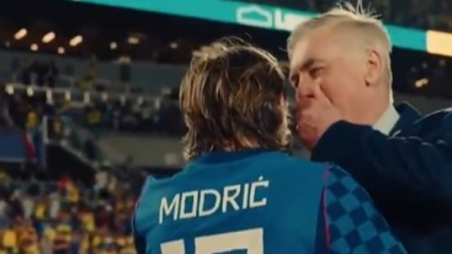 Ancelotti fa una battuta a Modric, ma le telecamere lo inquadrano: il siparietto 1 Ancelotti fa una battuta a Modric, ma le telecamere lo inquadrano: il siparietto