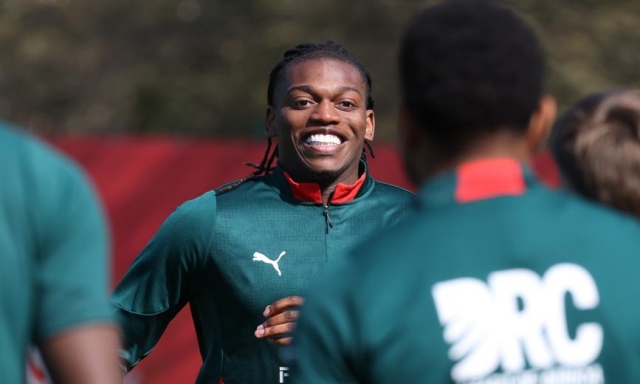 Milan, Allegri sorride: Leao è in gruppo. Gabbia ancora a parte