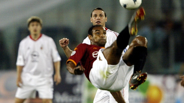 I 50 anni del Puma Emerson nello zoo del calcio: asini, anatre, castori, giraffe, colibrì... 3 I 50 anni del Puma Emerson nello zoo del calcio: asini, anatre, castori, giraffe, colibrì...