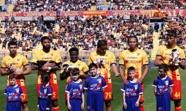 Assist a quattro zampe: i cani abbandonati in campo insieme al Lecce