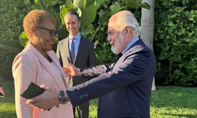 De Laurentiis diventa cittadino onorario di Los Angeles. E a Napoli? Serve ancora qualche mese...