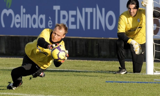 "Ti ho ammirato, eri un uomo libero": il commovente addio di Buffon ad Alex Manninger 2 "Ti ho ammirato, eri un uomo libero": il commovente addio di Buffon ad Alex Manninger
