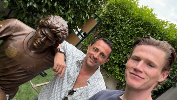 McTominay, un napoletano vero: da McFratm e Geolier alla statua di Diego nel giardino di casa...